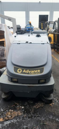 LP Advance Sweeper Scrubber