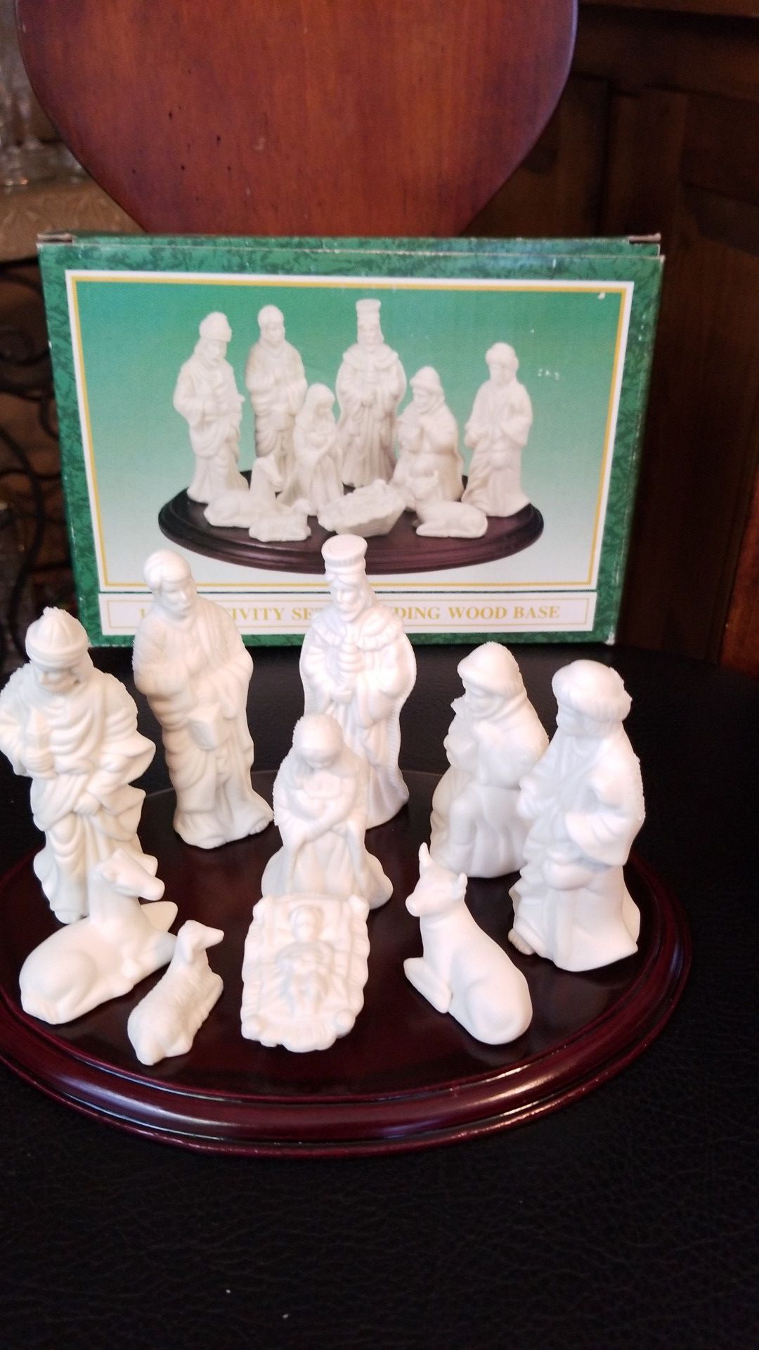 Jade Collection 11 pieces Nativity Set