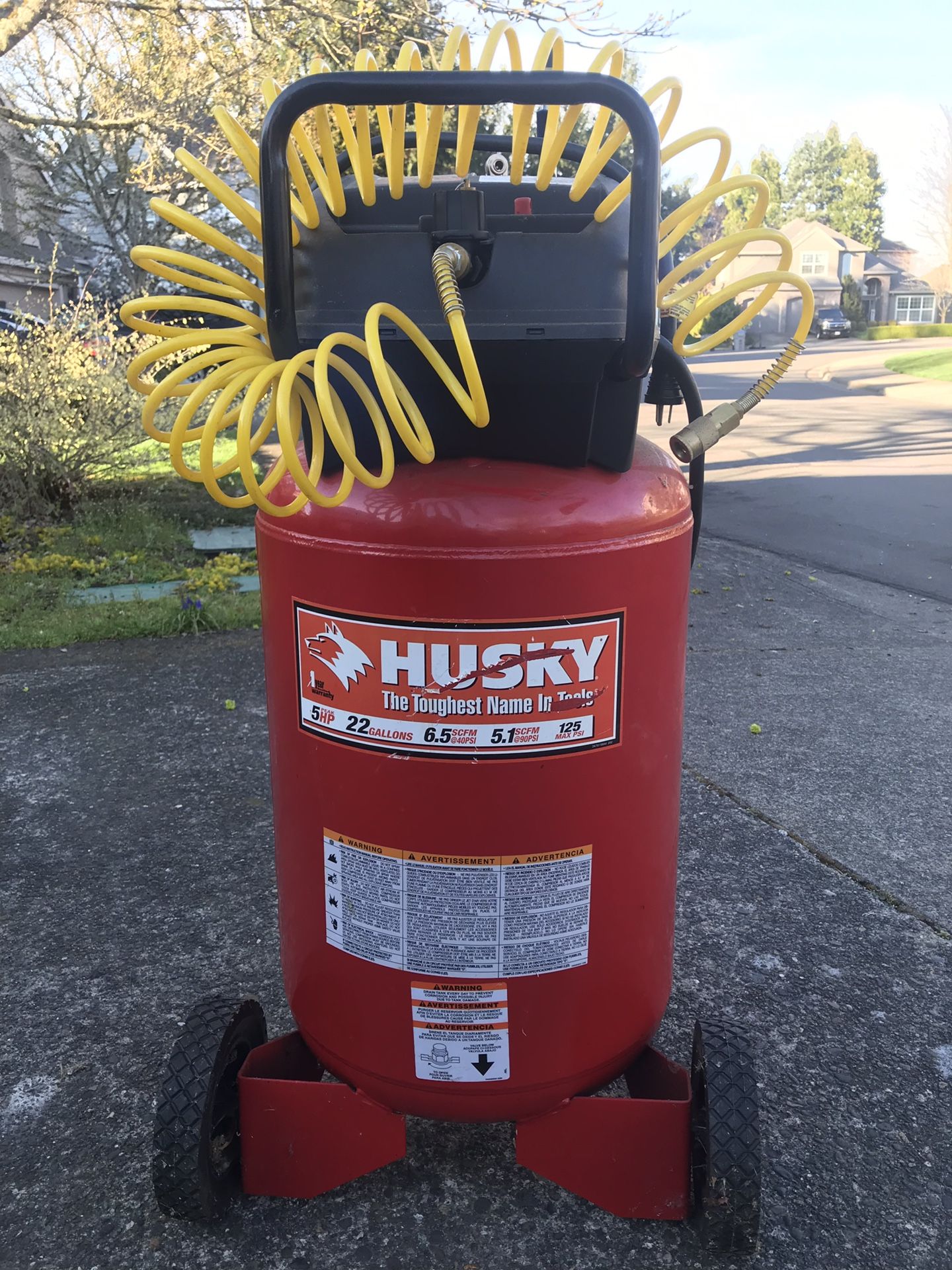 Husky air compressor 5HP 22 gallon 125 psi. Like new.