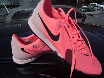 Brand new NIKE phantom 7.5 womens