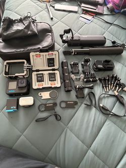 GoPro Hero10 w/ accessories & more Check photos!!!