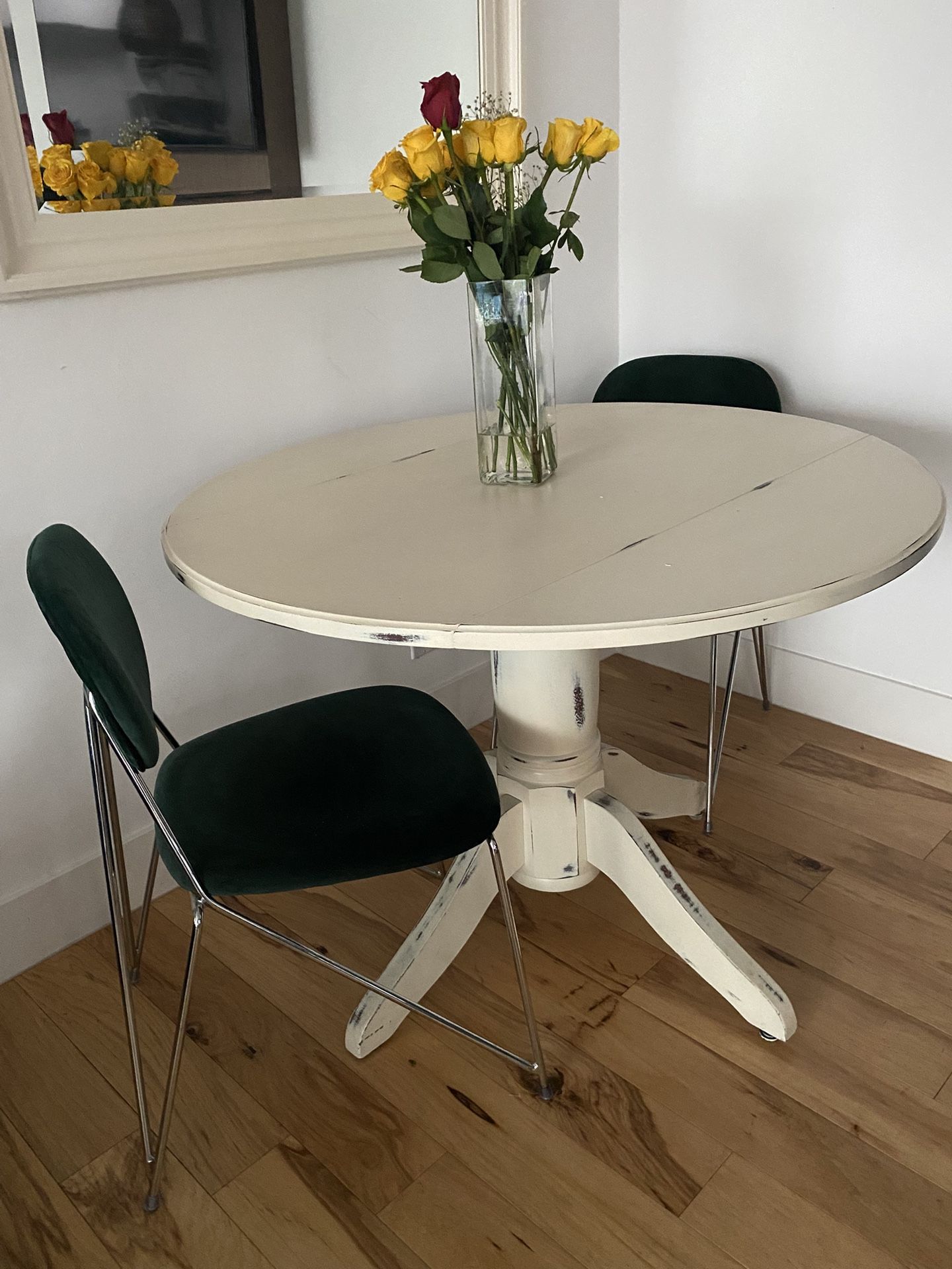 Pair Of Beautiful Supportive & Comfortable Emerald Green Velvet Chairs
