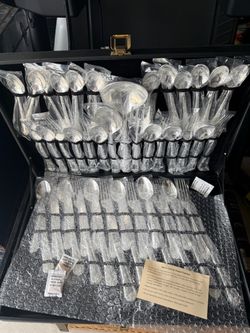 WM. ROGERS & SON® SILVERPLATED FLATWARE SET 51 PC. SET INCLUDES: LEATHERETTE CASE, TWELVE, 4 PC. PLACE SETTINGS, THREE SERVING PIECES.