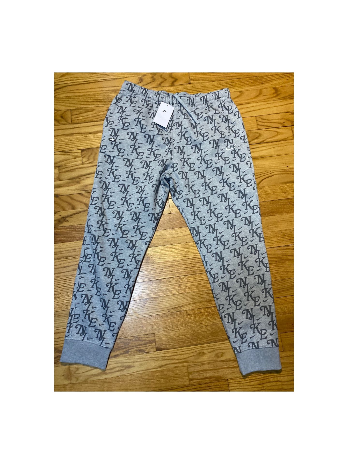 Nike All Over Logo Club Fleece Jogger Color Gray Men’s Size XL New!