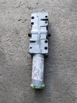 LCN heavy duty mounted door closer