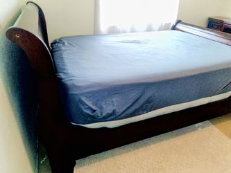Moving Sale  Solid Mahogany Queen Sleigh Bed Set v very Beautiful