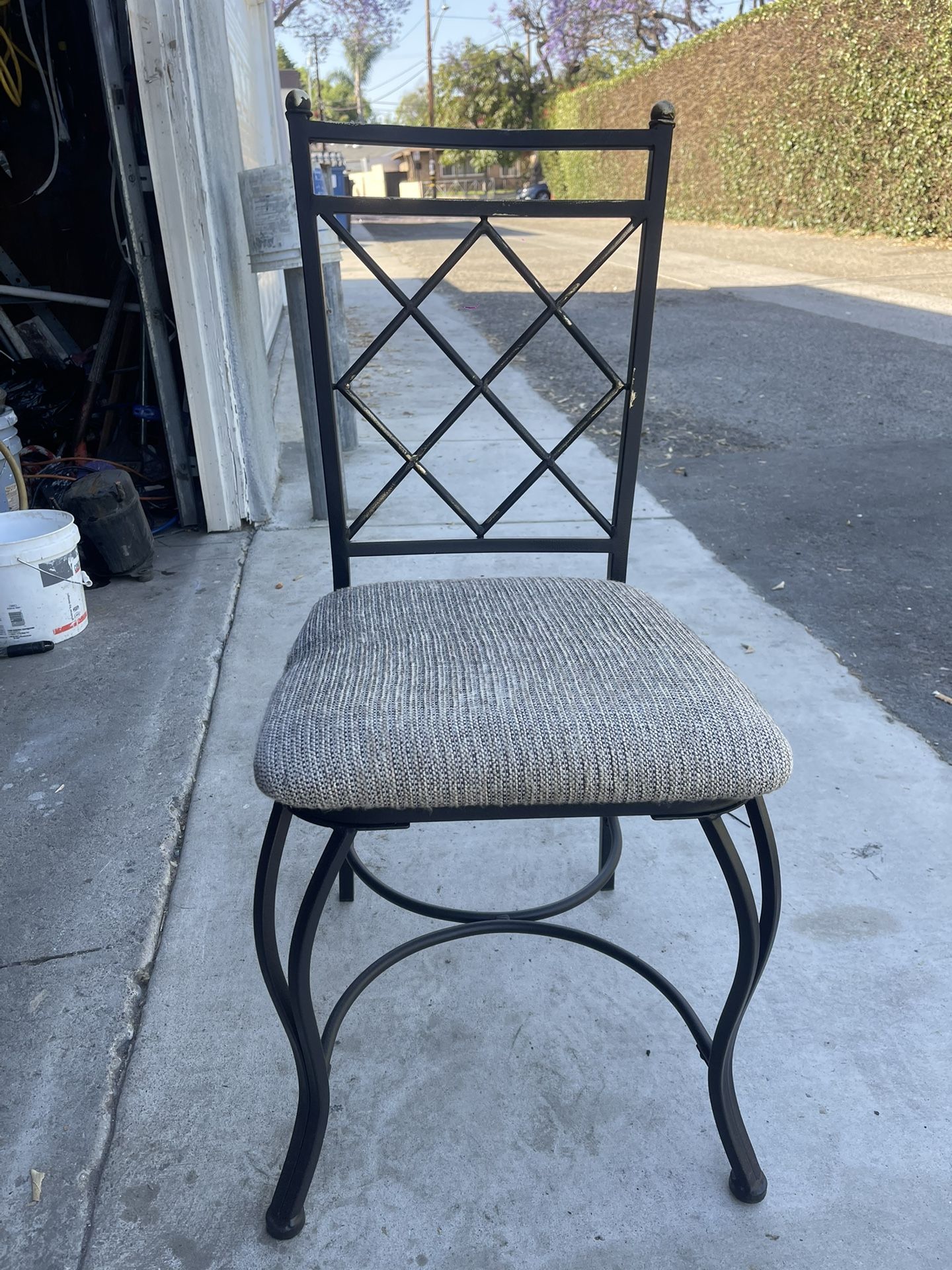 4 Chairs