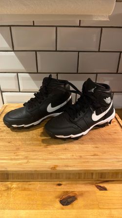 Baseball/football cleats