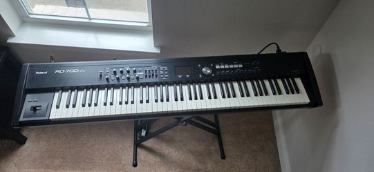 Rolando RD-700 NX