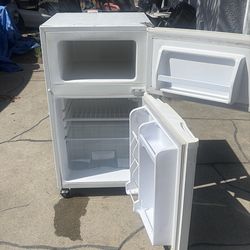 Igloo mini fridge