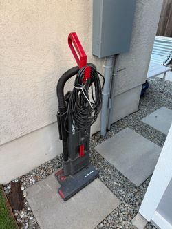 Nilfisk-Advance Commercial Upright Vacuum – Model L/A 114