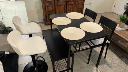 Little table  and 2 white chairs