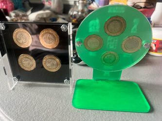 Set de 4 monedas diferentes del mundial