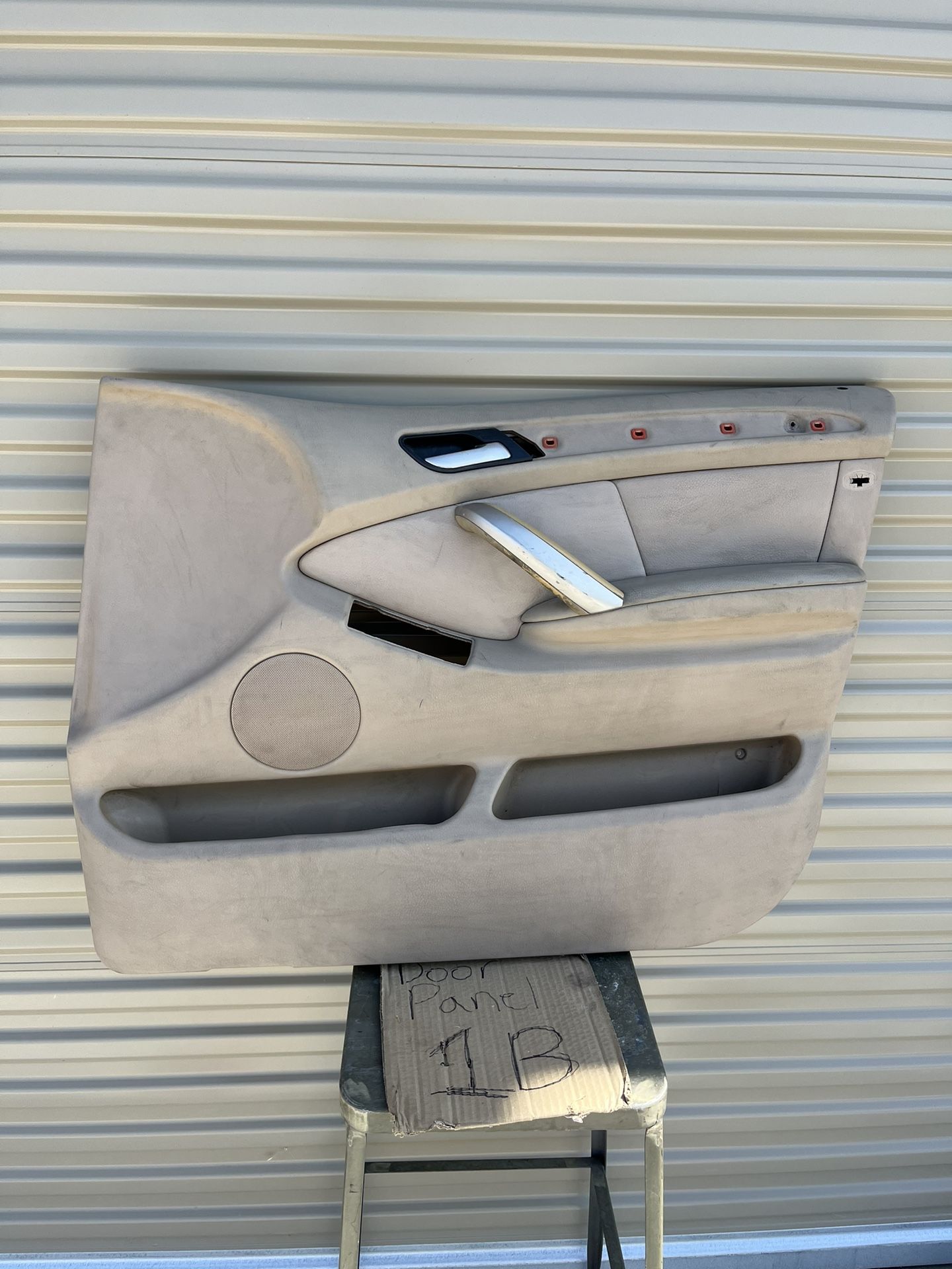 2000 To 2006 Bmw X5 Right Front Door Panel