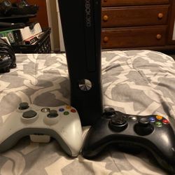 Xbox 360 Slim With 2 Controllers And 23 Loose Games