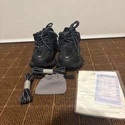 baleciaga tracks no box/ dust bag