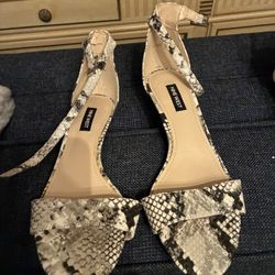 Kitten Heels . Size 7 1/2 