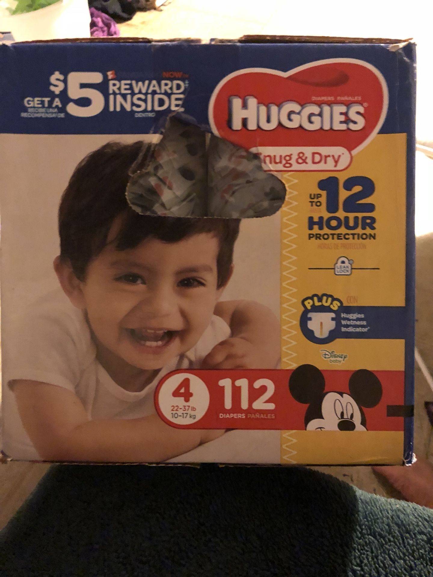 huggies sung and dry diapers size 4, 112 diapers, new box not open ,