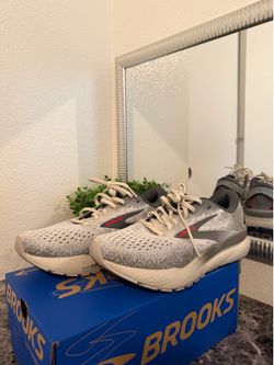 BROOKS SHOES