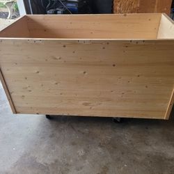 Large toy box / blanket box