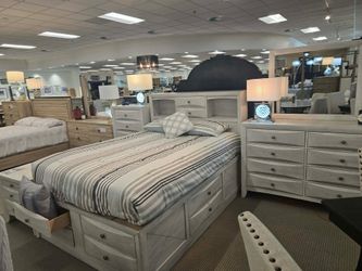 NEW WHITE WOODEN BEDROOM SET W/ DRAWERS