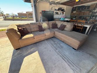 Sectional couch set,like new,can deliver