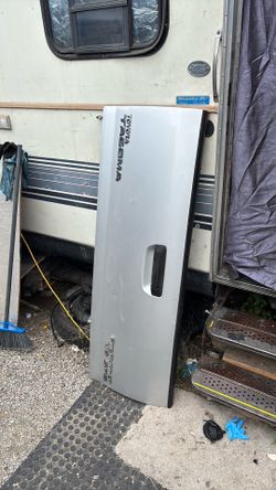 Pre Runner Tailgate Toyota Tacoma