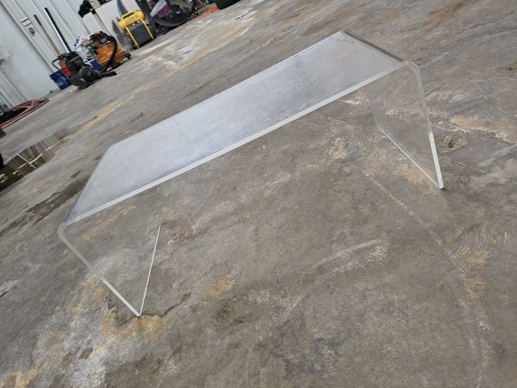 ✨ CLEAR ACRYLIC / LUCITE COFFEE TABLE – MODERN BENT DESIGN ✨