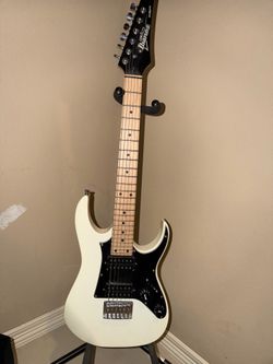 Ibanez mikro guitar