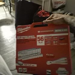 Milwaukee 56 3/8 Metric And Sae Ratchet And Socket Set