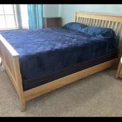 Light Wood Queen Size Bed