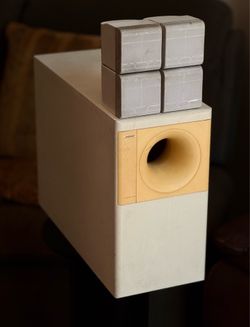Bose Acoustimass 5 Series II - Bass module Subwoofer + 2 Cube speakers