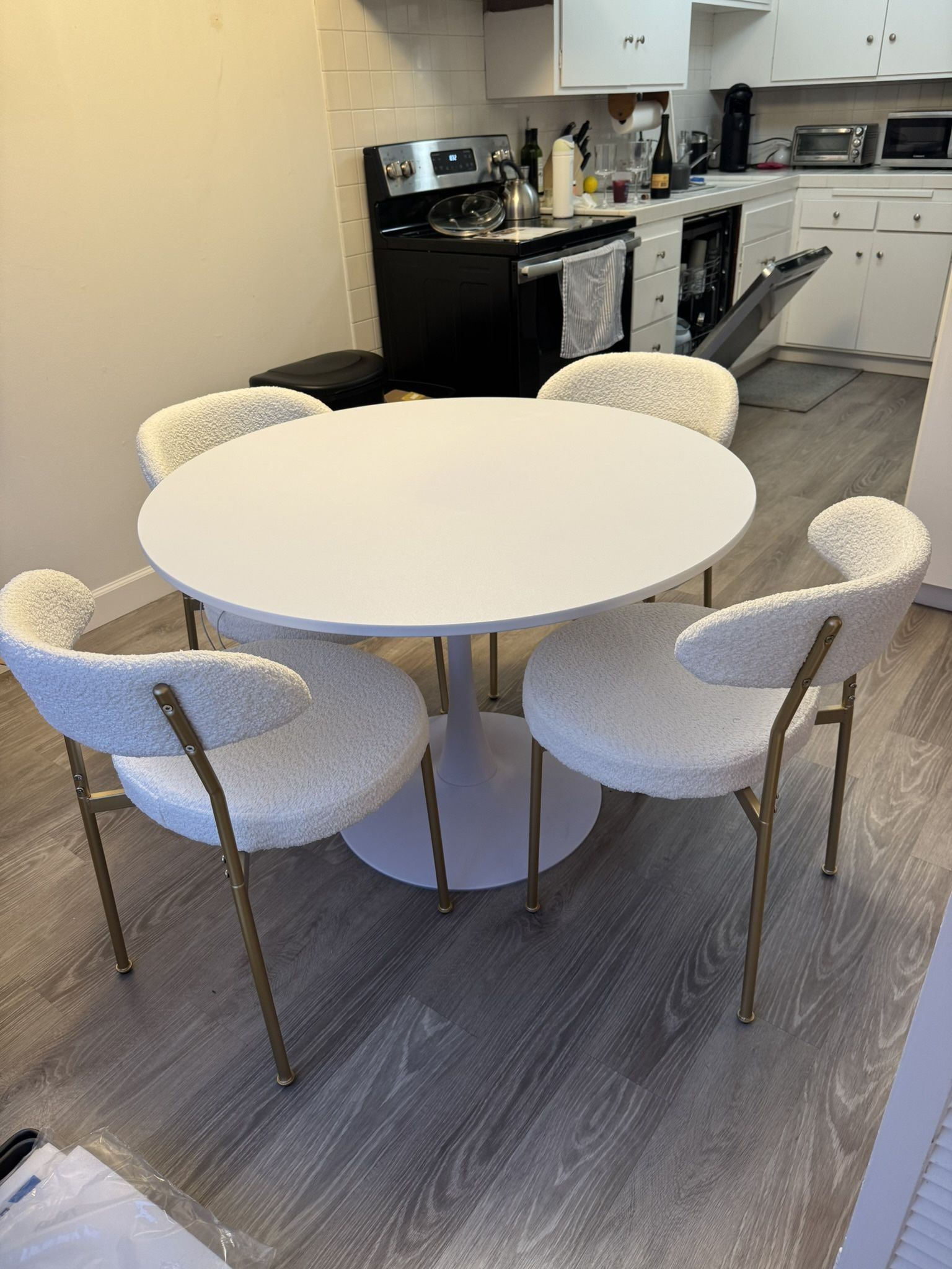 Round Dining Table And Chairs