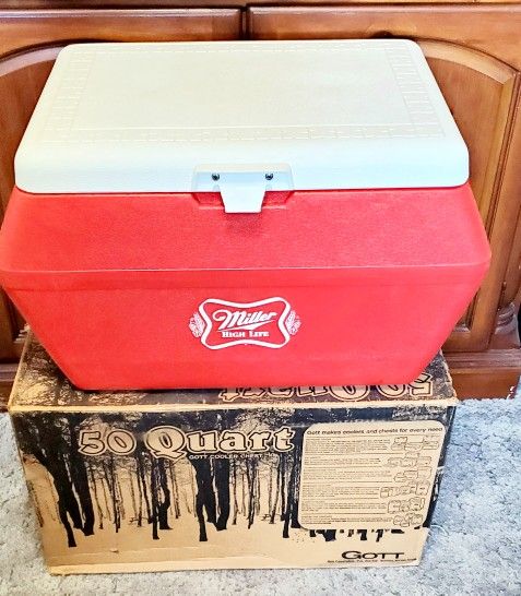 Vintage GOTT 50 Qt. Cooler Miller High Life a Fine Pilsner Beer Red/ White In Like New Condition