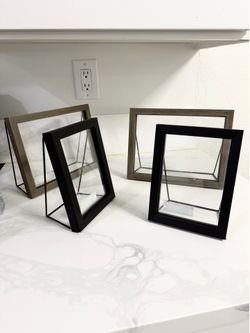 Bundle of floating picture frames