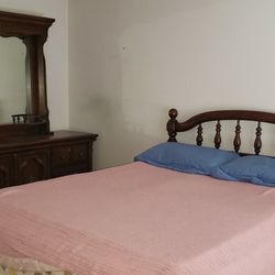 For Sale Early American Bedroom Set Queen Size Bed And Large Dresser With Mirror