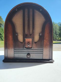 Vintage Philco Cathedral Radio restored and working