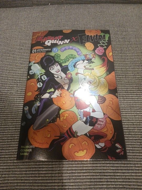 Harley Quinn X Elvira #1 CVR F Amanda Conner Foil NM OCTOBER 2025