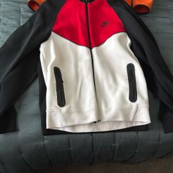 Nike Tech Red White And Black Medium Used