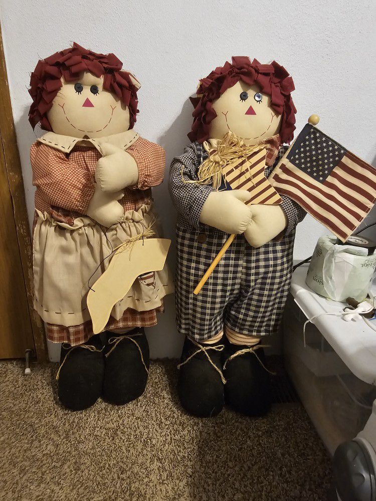 Freestanding Raggedy Ann And Andy