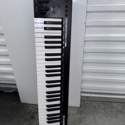 M-Audio Keystation 49 MK3 - 49-Key USB MIDI Keyboard with Controls, Pitch/Mod Wheels + Software
