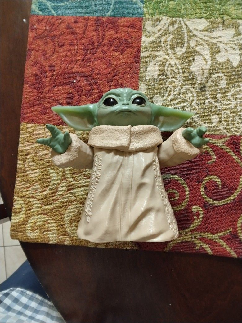 Grogu/ Baby Yoda Mandalorian Toy Statue 