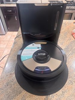 Shark AI Laser Navigation Robot Vacuum with Base