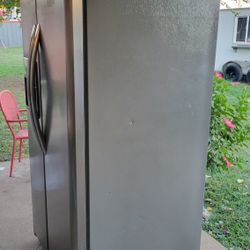 Frigidaire Fridge 
