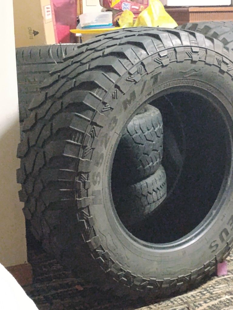 M/T 37x13.50R20 LT