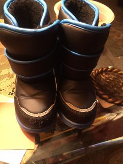 Kids boots size 10