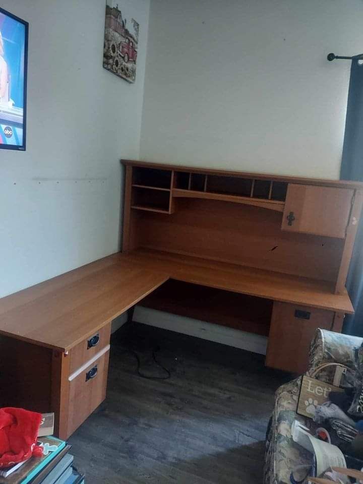 Solid Oak L- Shaped Desk W/ Hutch