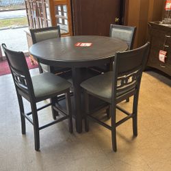 Brand new dinette with 424 inch stools 599