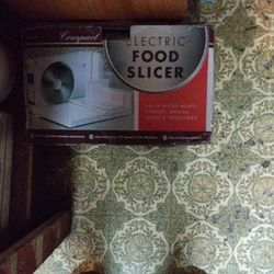 Electric food slicer