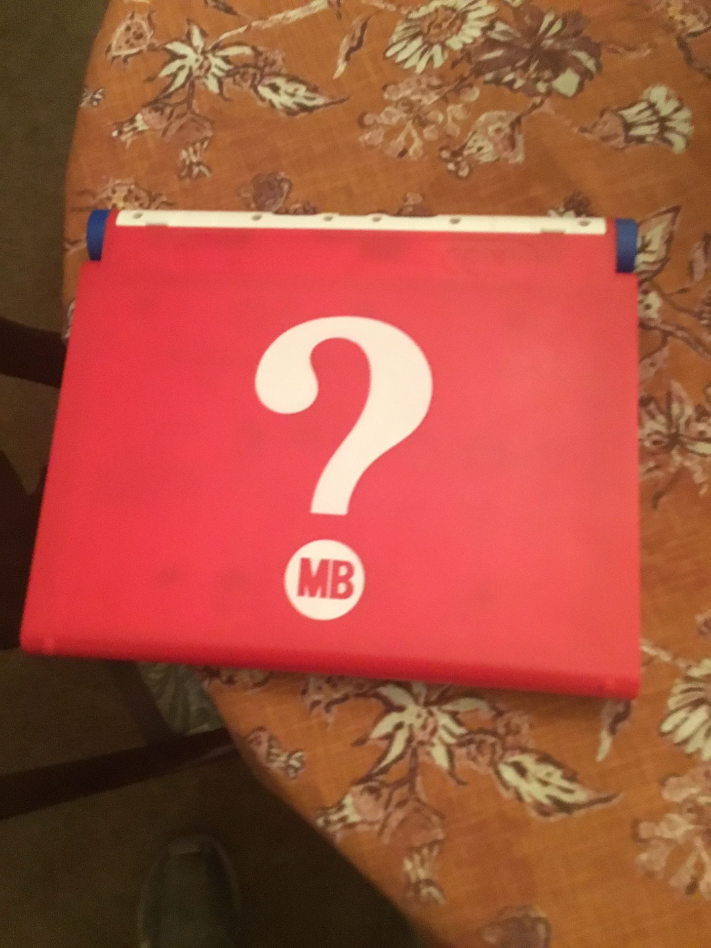 HASBRO/MILTON BRADLEY  GUESS WHO ? GAME- $6